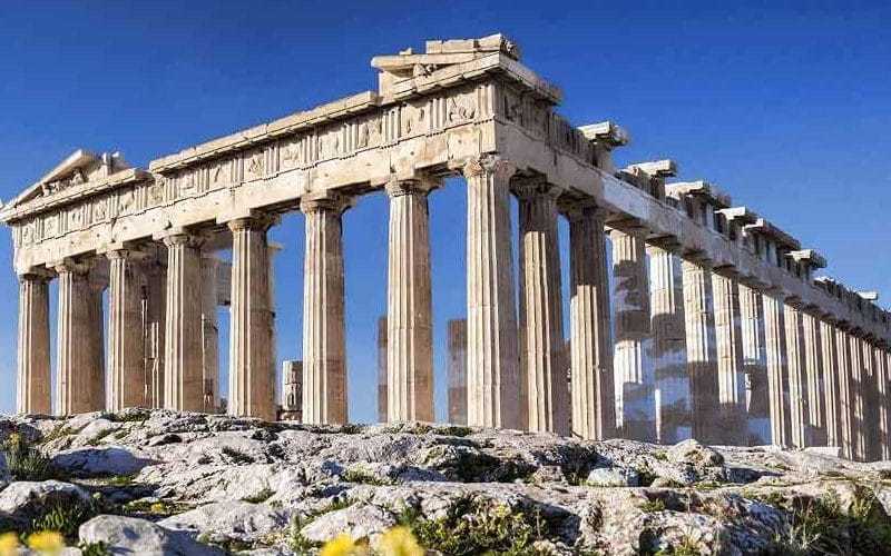 Mieten Sie ein Auto und entdecken Sie das Herz Griechenlands